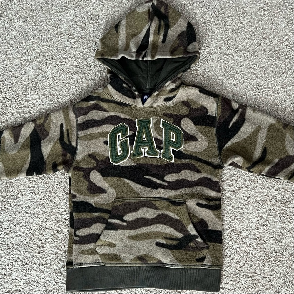 GAP Kids size 6 / 7 Boy or Girl Camouflage Hooded Fleece Sweatshirt
